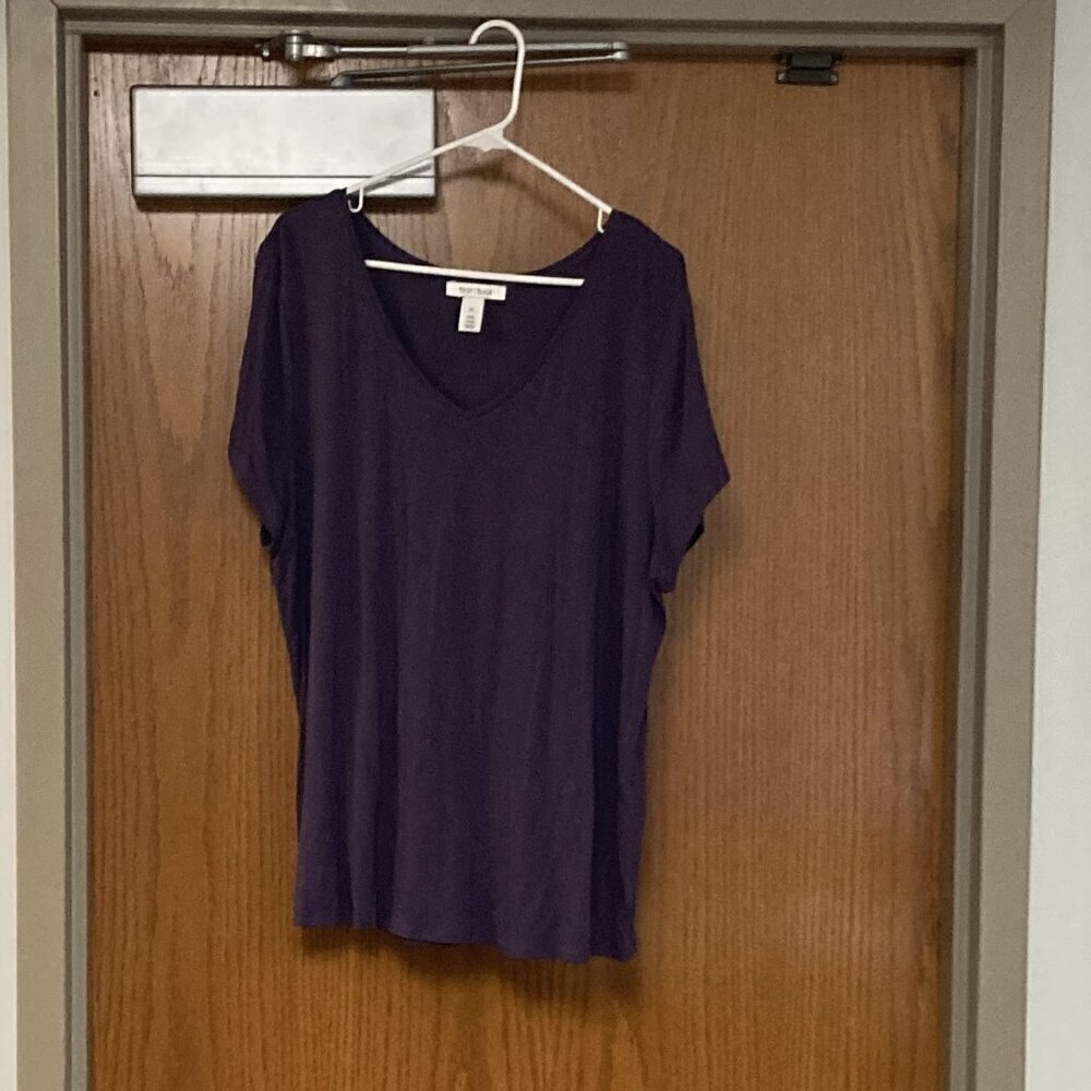 White House Black Market purple tee sz XL